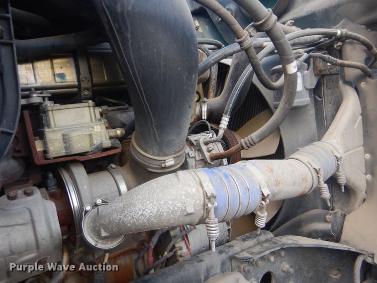 image for item GY9758 2012 Freightliner Cascadia semi truck