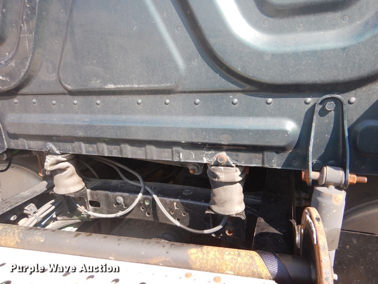 image for item GY9758 2012 Freightliner Cascadia semi truck