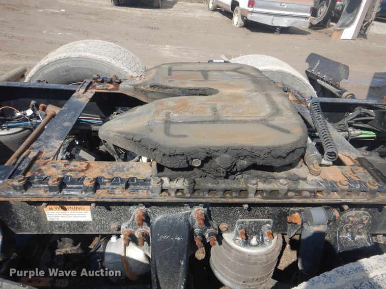 image for item GY9758 2012 Freightliner Cascadia semi truck