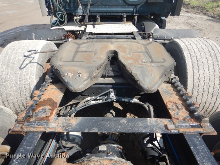 image for item GY9758 2012 Freightliner Cascadia semi truck