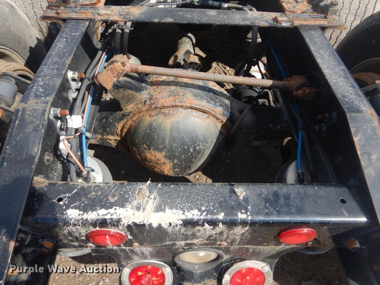 image for item GY9758 2012 Freightliner Cascadia semi truck