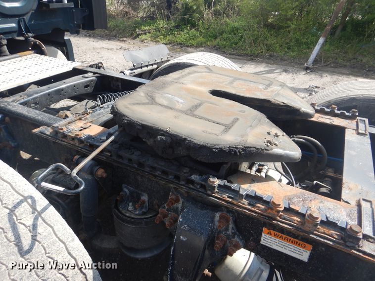 image for item GY9758 2012 Freightliner Cascadia semi truck