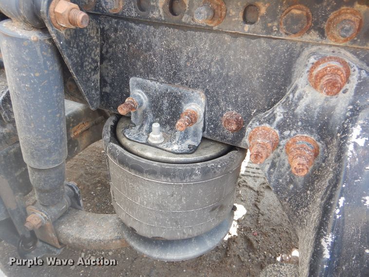 image for item GY9758 2012 Freightliner Cascadia semi truck