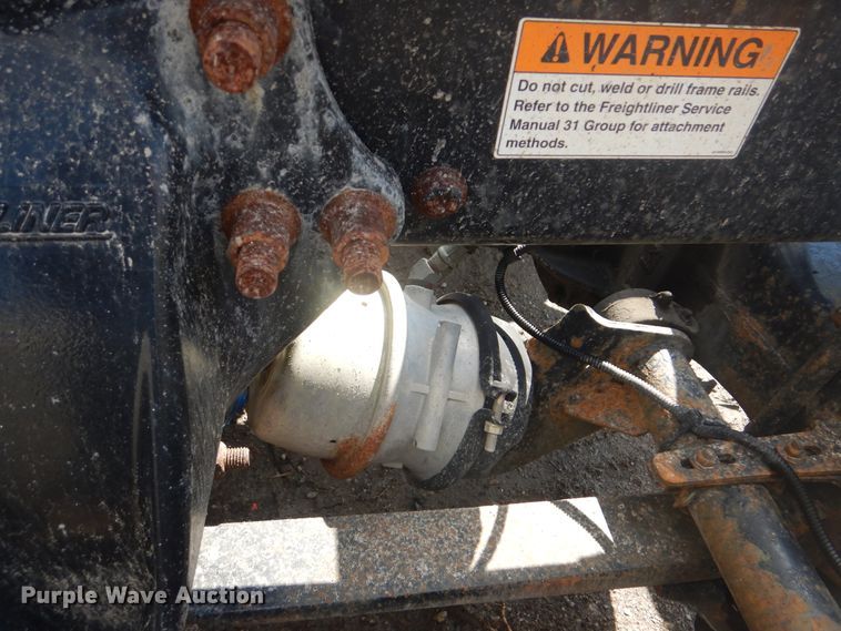 image for item GY9758 2012 Freightliner Cascadia semi truck