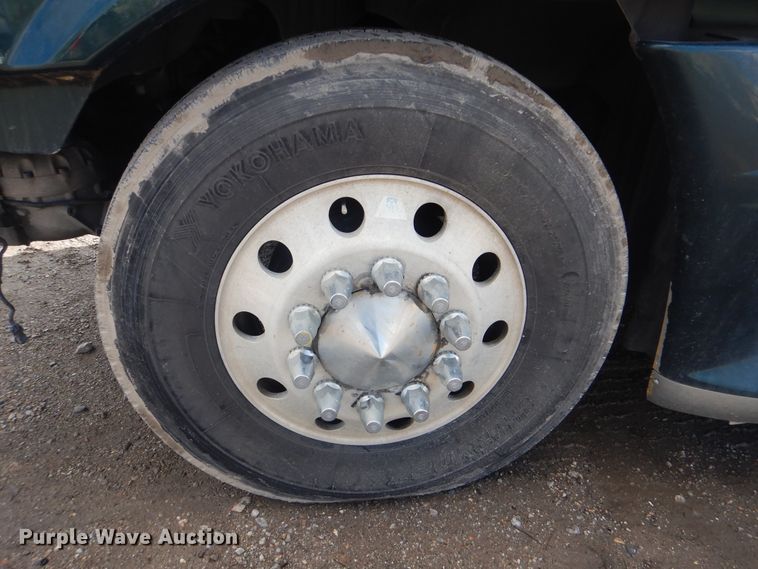 image for item GY9758 2012 Freightliner Cascadia semi truck