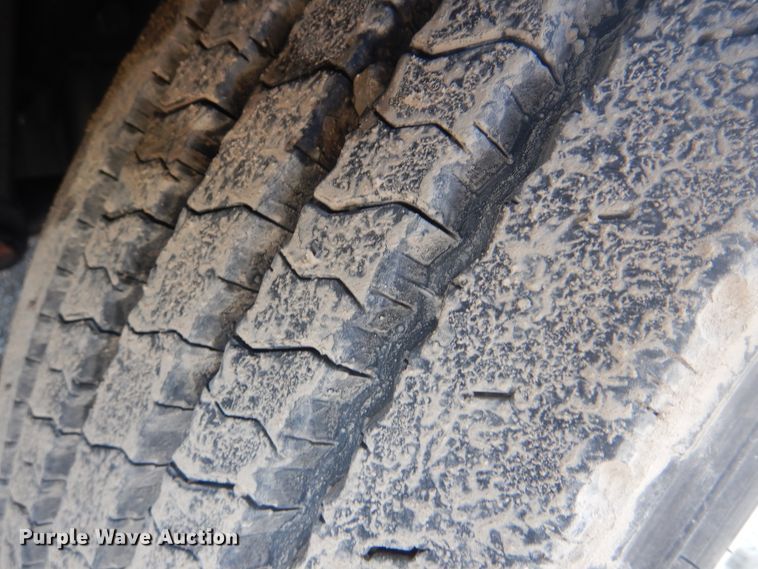 image for item GY9758 2012 Freightliner Cascadia semi truck