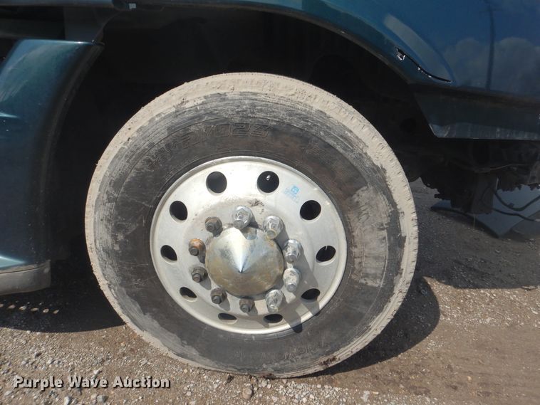 image for item GY9758 2012 Freightliner Cascadia semi truck