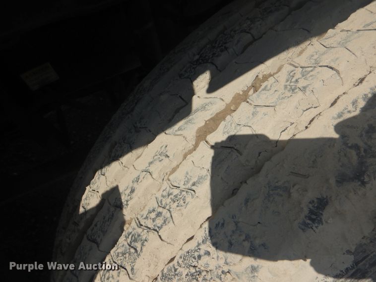 image for item GY9758 2012 Freightliner Cascadia semi truck