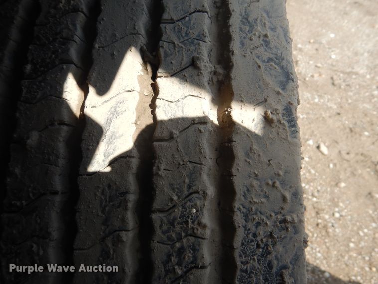 image for item GY9758 2012 Freightliner Cascadia semi truck