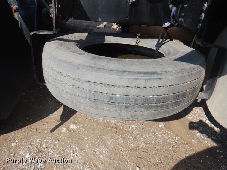 image for item GY9758 2012 Freightliner Cascadia semi truck