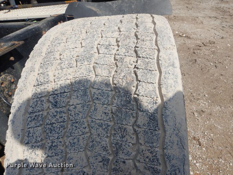 image for item GY9758 2012 Freightliner Cascadia semi truck