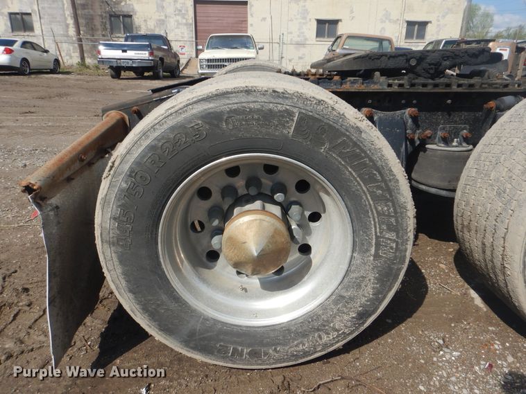 image for item GY9758 2012 Freightliner Cascadia semi truck