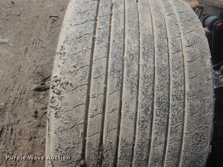 image for item GY9758 2012 Freightliner Cascadia semi truck