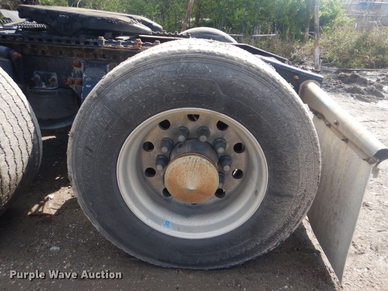 image for item GY9758 2012 Freightliner Cascadia semi truck