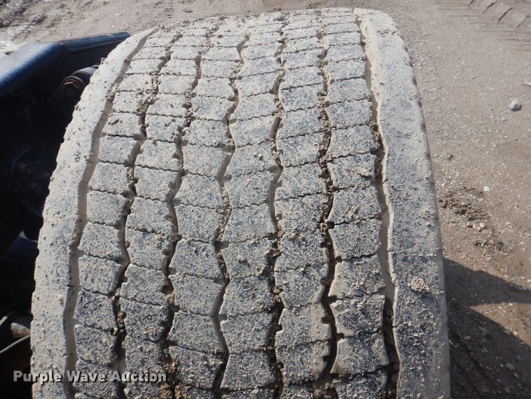 image for item GY9758 2012 Freightliner Cascadia semi truck