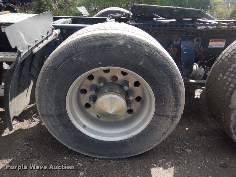 image for item GY9758 2012 Freightliner Cascadia semi truck