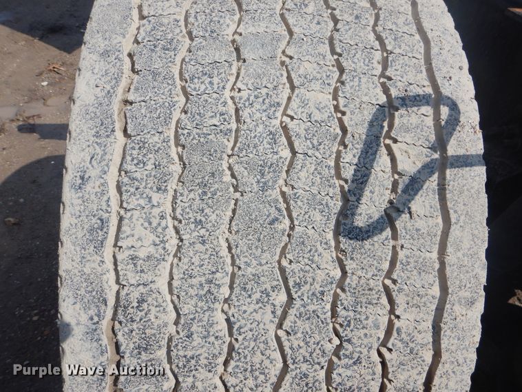 image for item GY9758 2012 Freightliner Cascadia semi truck