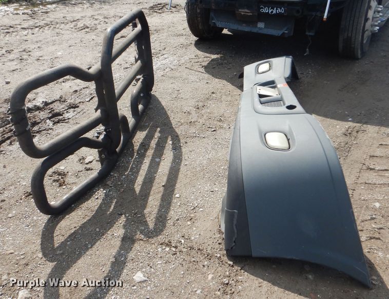 image for item GY9758 2012 Freightliner Cascadia semi truck