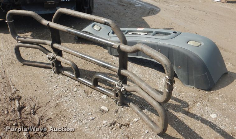 image for item GY9758 2012 Freightliner Cascadia semi truck