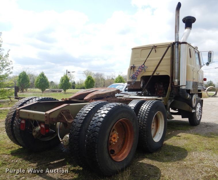 image for item GY9761 1978 International Transtar 4070B semi truck