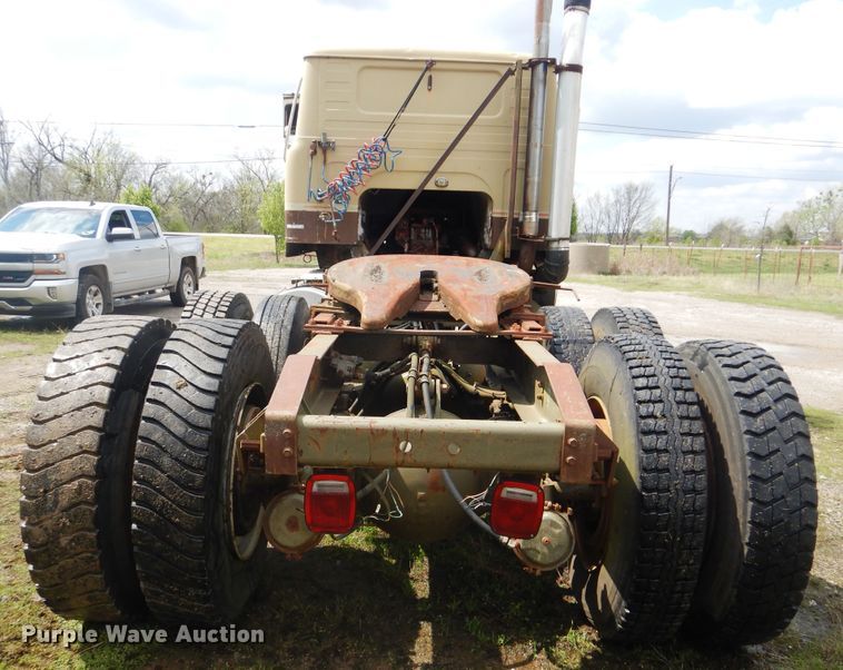 image for item GY9761 1978 International Transtar 4070B semi truck
