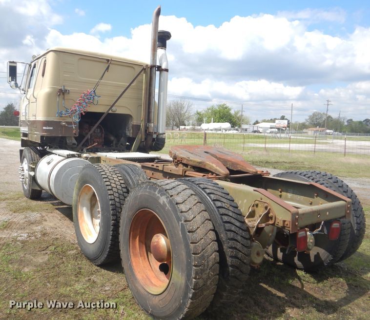 image for item GY9761 1978 International Transtar 4070B semi truck