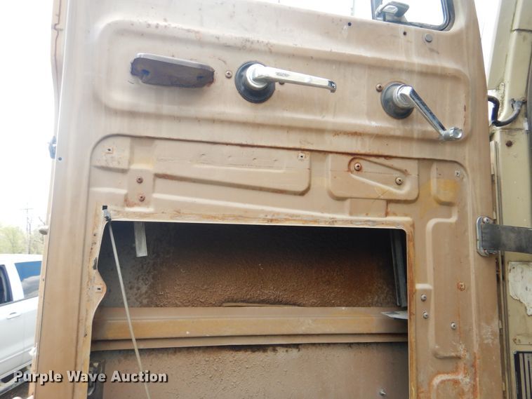 image for item GY9761 1978 International Transtar 4070B semi truck