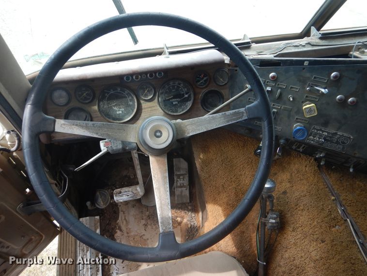 image for item GY9761 1978 International Transtar 4070B semi truck