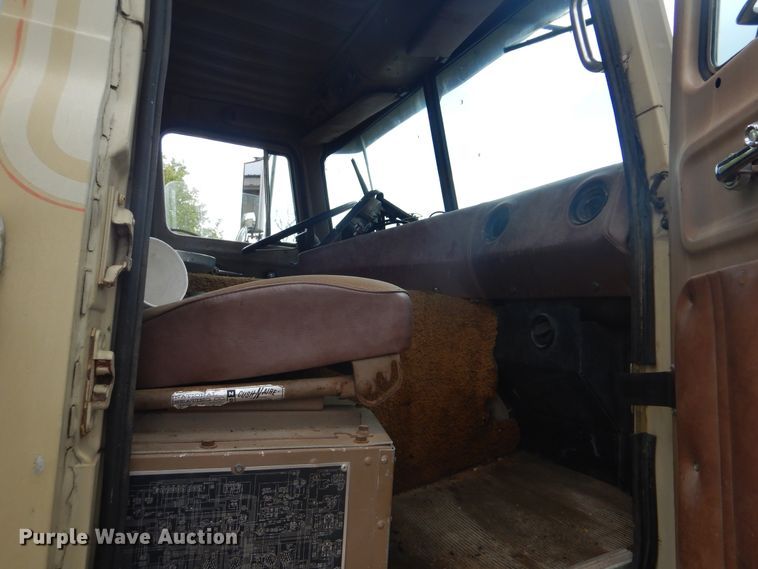 image for item GY9761 1978 International Transtar 4070B semi truck