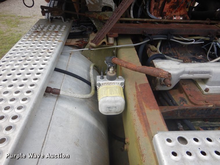 image for item GY9761 1978 International Transtar 4070B semi truck