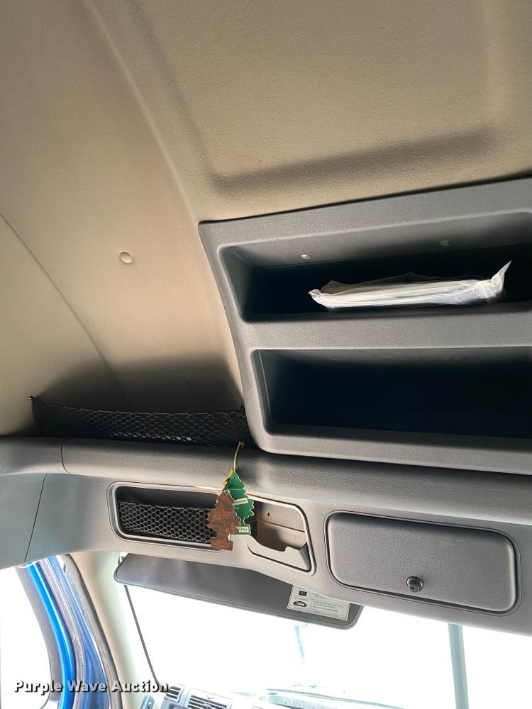 image for item H1314 2016 Freightliner Cascadia semi truck