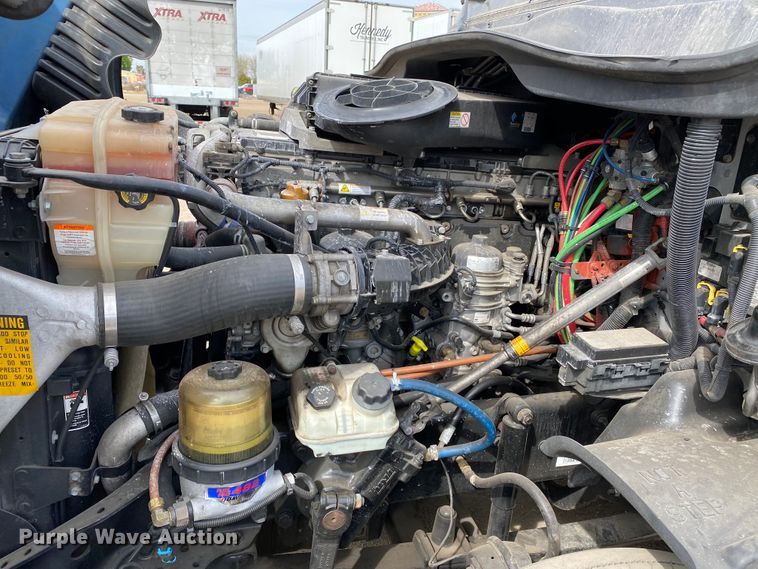 image for item H1314 2016 Freightliner Cascadia semi truck