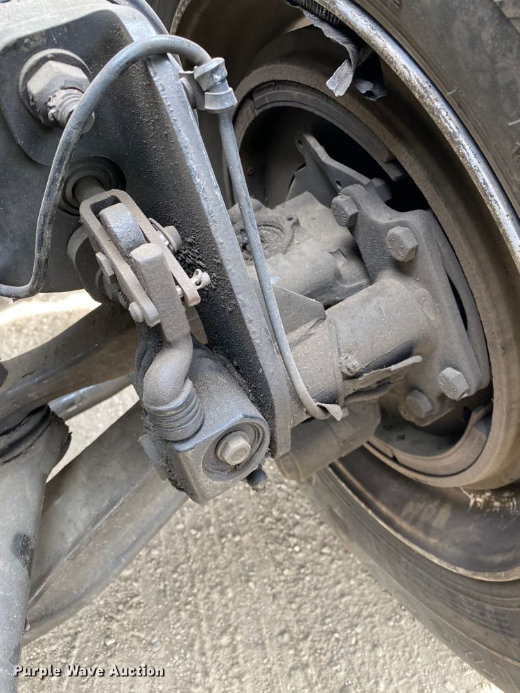 image for item H1314 2016 Freightliner Cascadia semi truck