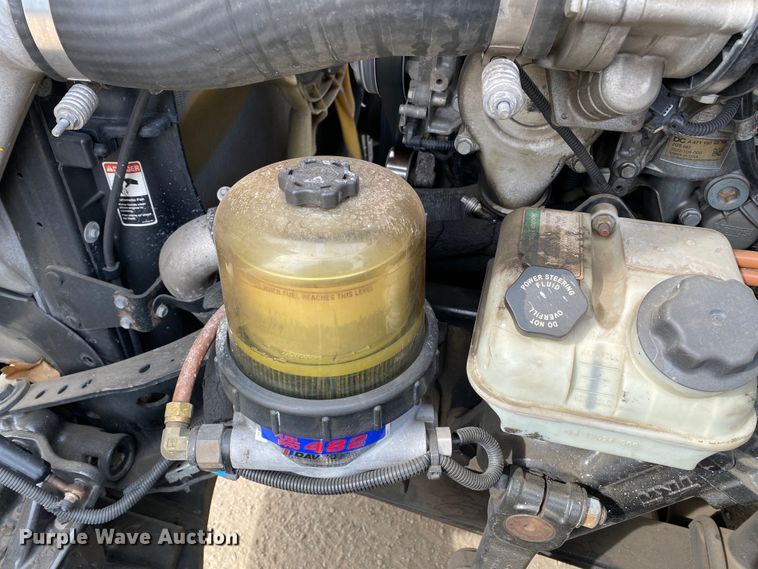 image for item H1314 2016 Freightliner Cascadia semi truck