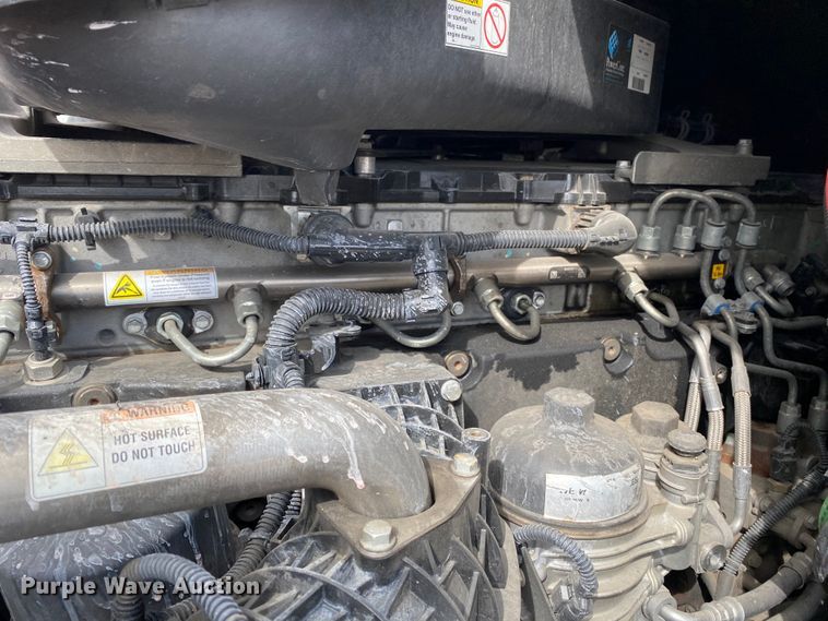 image for item H1314 2016 Freightliner Cascadia semi truck