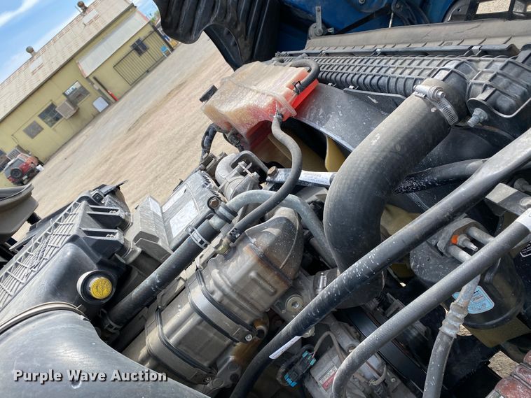 image for item H1314 2016 Freightliner Cascadia semi truck