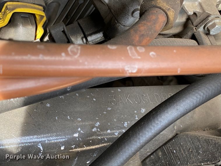 image for item H1314 2016 Freightliner Cascadia semi truck