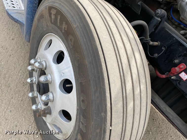 image for item H1314 2016 Freightliner Cascadia semi truck