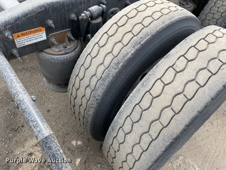 image for item H1314 2016 Freightliner Cascadia semi truck