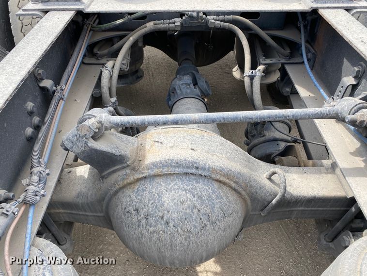 image for item H1314 2016 Freightliner Cascadia semi truck