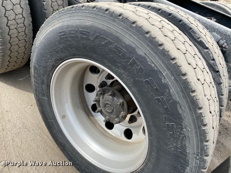 image for item H1314 2016 Freightliner Cascadia semi truck