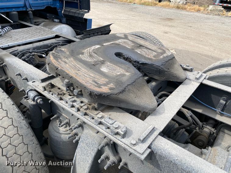 image for item H1314 2016 Freightliner Cascadia semi truck