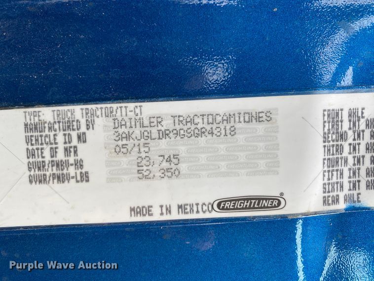 image for item H1314 2016 Freightliner Cascadia semi truck