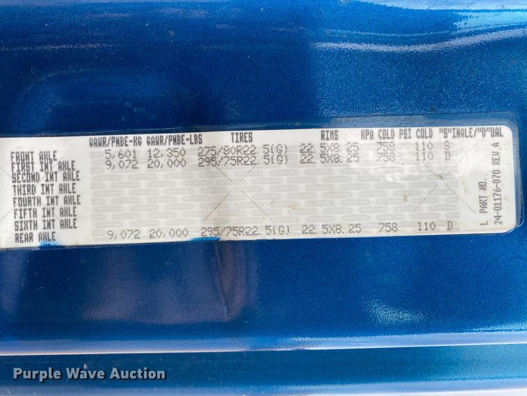 image for item H1314 2016 Freightliner Cascadia semi truck