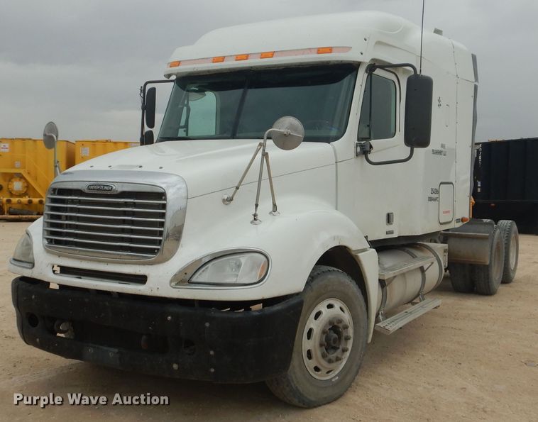 image for item HC9013 2006 Freightliner Columbia 120 semi truck