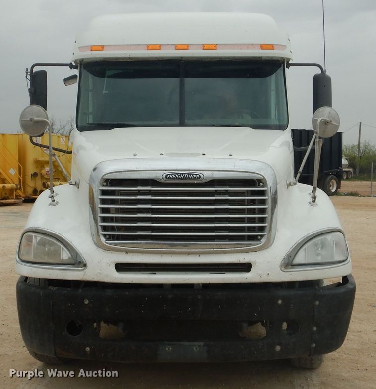 image for item HC9013 2006 Freightliner Columbia 120 semi truck