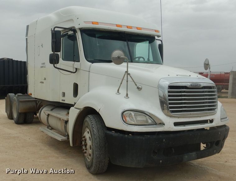 image for item HC9013 2006 Freightliner Columbia 120 semi truck