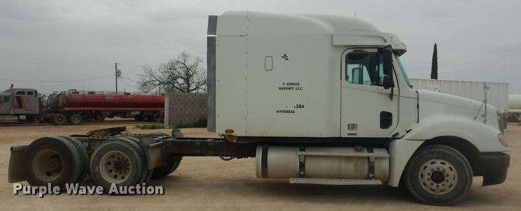 image for item HC9013 2006 Freightliner Columbia 120 semi truck