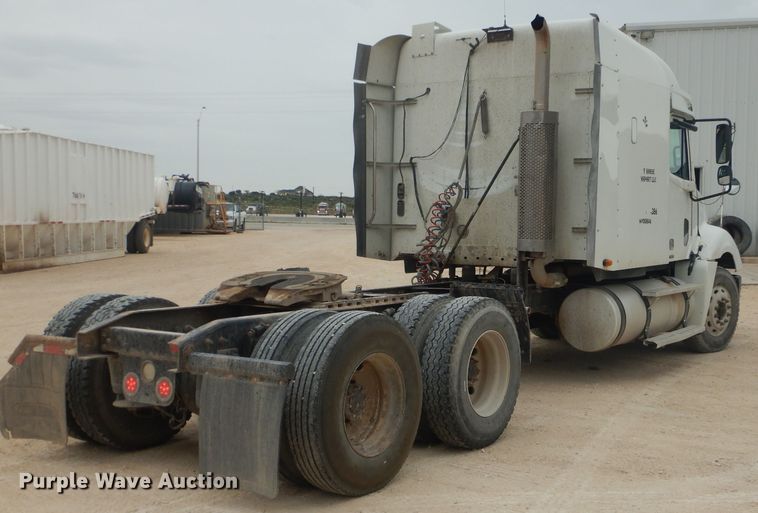 image for item HC9013 2006 Freightliner Columbia 120 semi truck