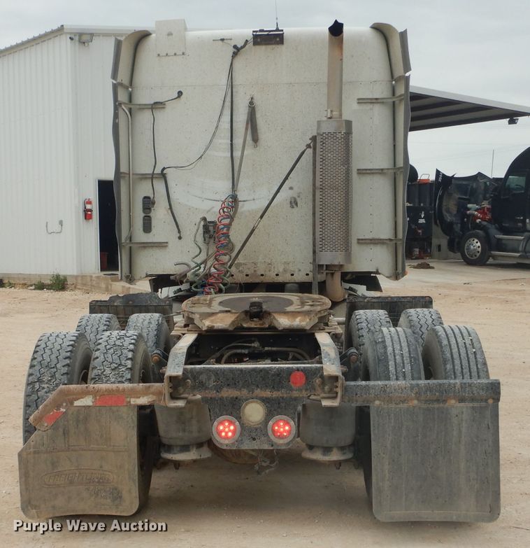 image for item HC9013 2006 Freightliner Columbia 120 semi truck